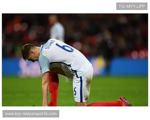 斯通斯在训练中尝试右脚传球，防线更多选择被解锁